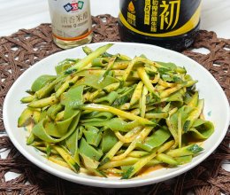 #味达美年味小馆#自制菠菜凉皮（免洗面版）的做法