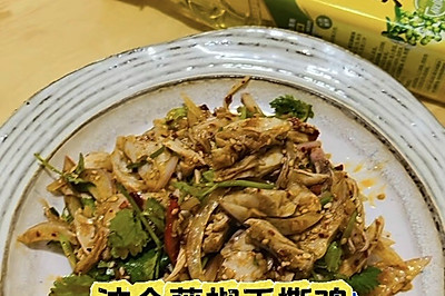 藤椒手撕鸡，像是吃到了新鲜的青花椒味