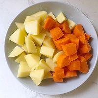 土豆焖鸡的做法图解3