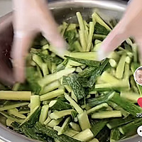 酱油咸菜的做法图解1