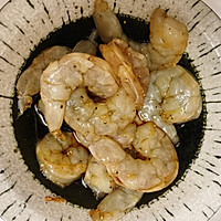 黑椒蒜香煎虾仁的做法图解2