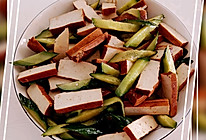 黄瓜豆腐干凉菜的做法