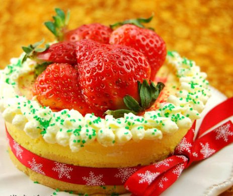 缎带版南瓜草莓慕斯蛋糕
