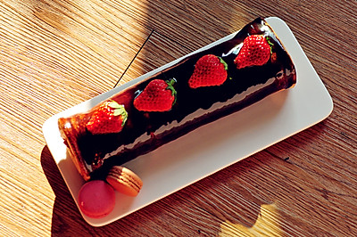 一食半刻 | 巧克力草莓蛋糕卷