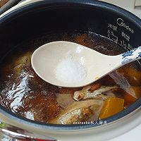 板栗南瓜鱼头汤的做法图解8