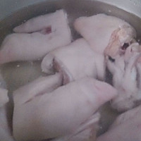 酱香猪蹄的做法图解1