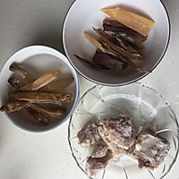 小排墨鱼沙虫粥的做法图解1