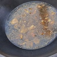 小鸡炖蘑菇，铁锅土灶炖就是有味道的做法图解6