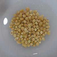 胡萝卜核桃豆浆的做法图解1