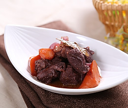 红酒番茄烩羊肉，零失败的羊肉做法，一锅下肚暖呼呼~的做法