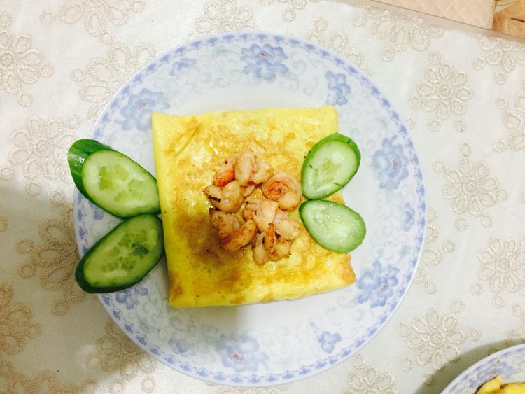 鸡蛋虾仁包饭的做法
