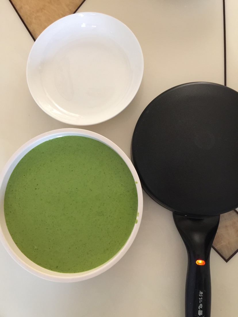 菠菜荷叶饼的做法图解1