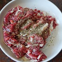 #安佳食力召集，力挺新一年#杂蔬炒肥牛的做法图解2