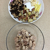 板栗鸡腿南瓜蒸的做法图解2