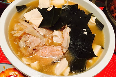 三文鱼头昆布味增汤