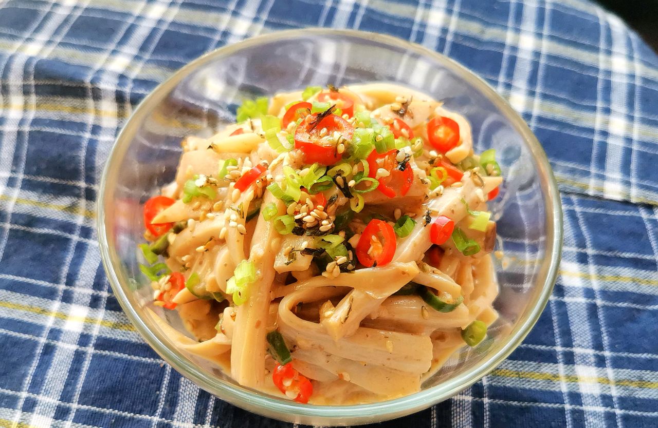 Hand shredded Pleurotus eryngii