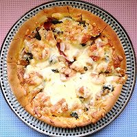 敲好吃的罗勒培根鲜虾披萨（附饼皮做法）的做法图解4