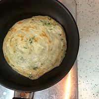 十分钟健康早餐之酱香鸡蛋手抓饼的做法图解3