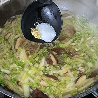 #天猫美味妙妙屋#香菇白菜滑鸡面的做法图解6