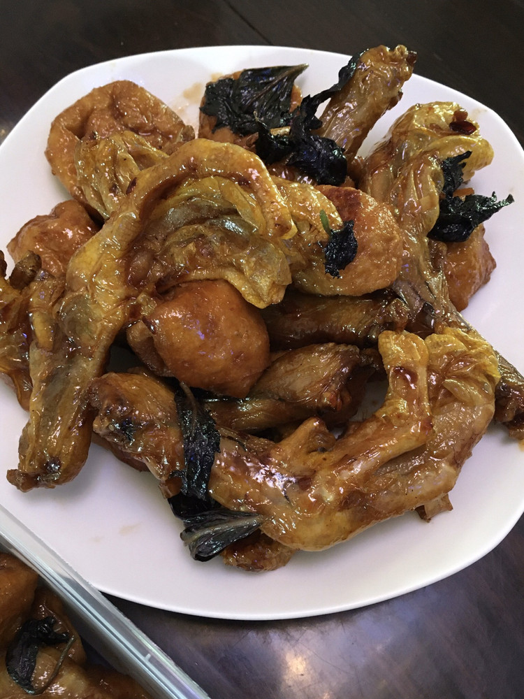 周末吃货必备—鸭掌焖油果的做法