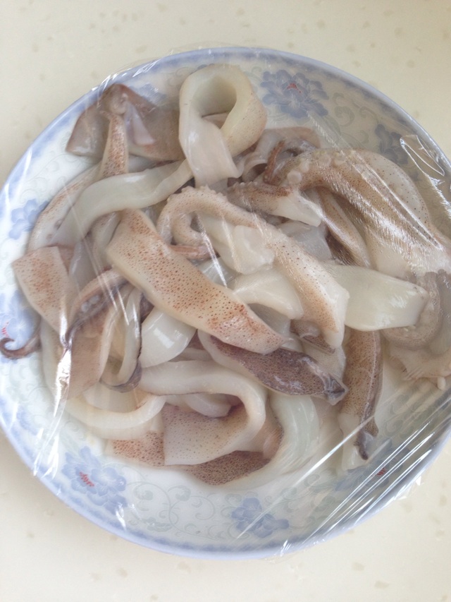 孜然烤鱿鱼的做法图解1