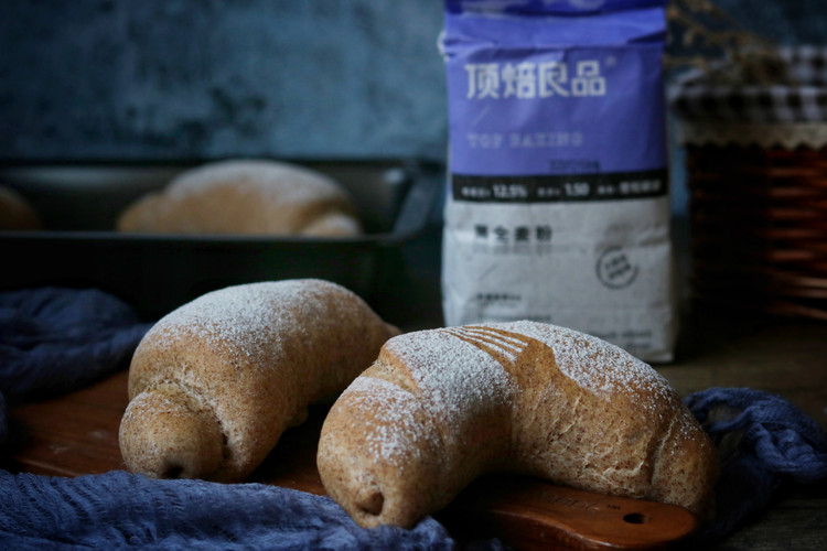 黑全麦牛角面包的做法