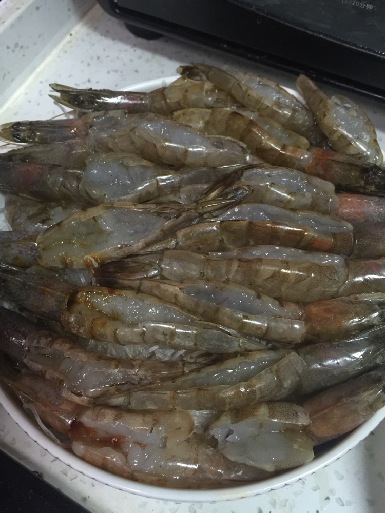 蒜蓉粉丝蒸虾的做法图解1