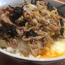 温泉蛋牛丼盖饭