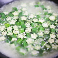 营养丰富的秋葵炒鸡蛋的做法图解3