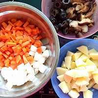 菌菇土豆焖燕麦饭的做法图解2