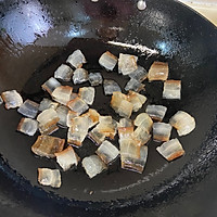 胡萝卜炒腊肉的做法图解2