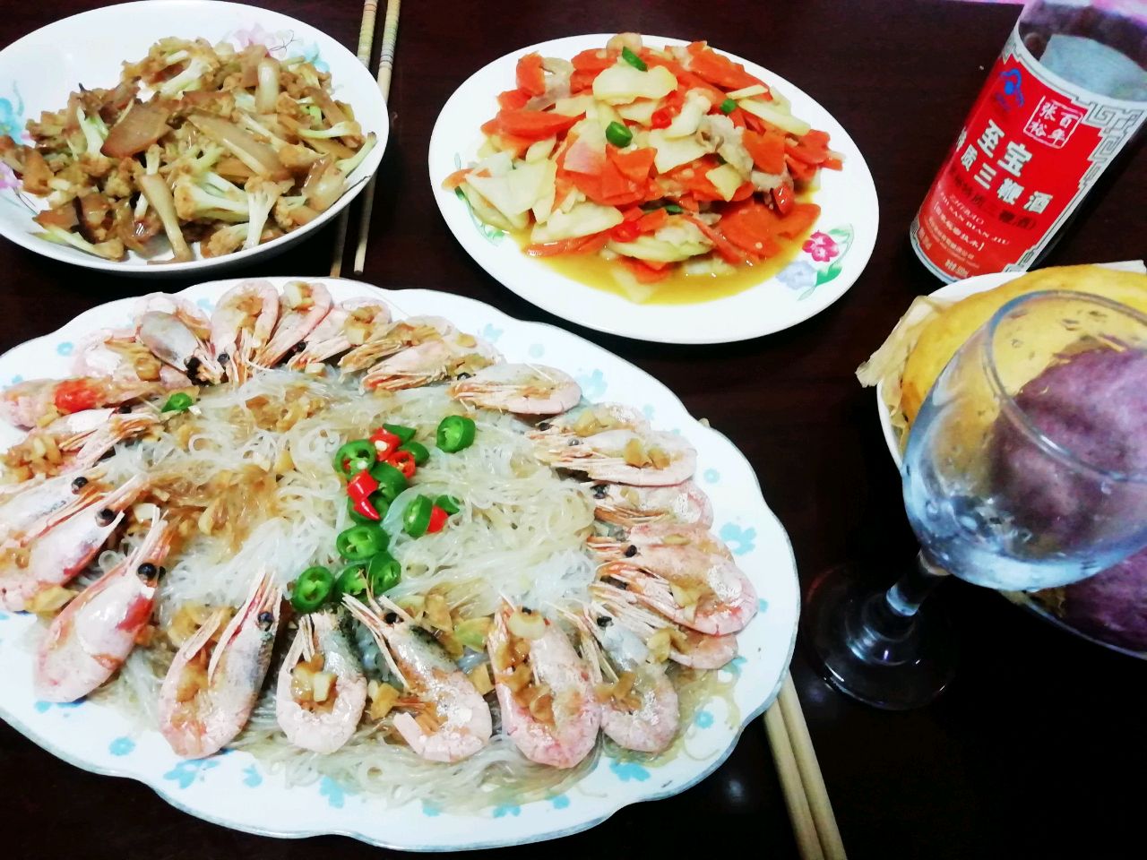 Fried prawns with garlic and vermicelli