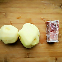 下饭菜——红烧土豆块的做法图解1