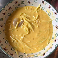 快手又营养的Brunch：西葫芦鸡蛋饼的做法图解2