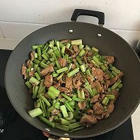 芹菜炒肉的做法图解5