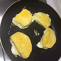 懒人营养早餐：煎鸡蛋液馒头片的做法图解5