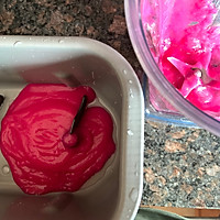 粉红色的回忆，火龙果麻薯芋头软欧包的做法图解3
