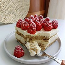 红茶草莓蛋糕