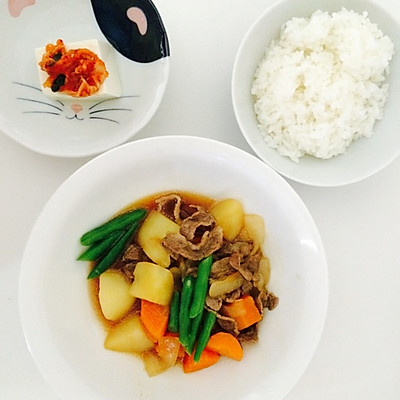 日式土豆炖肉定食(肉じゃが定食)