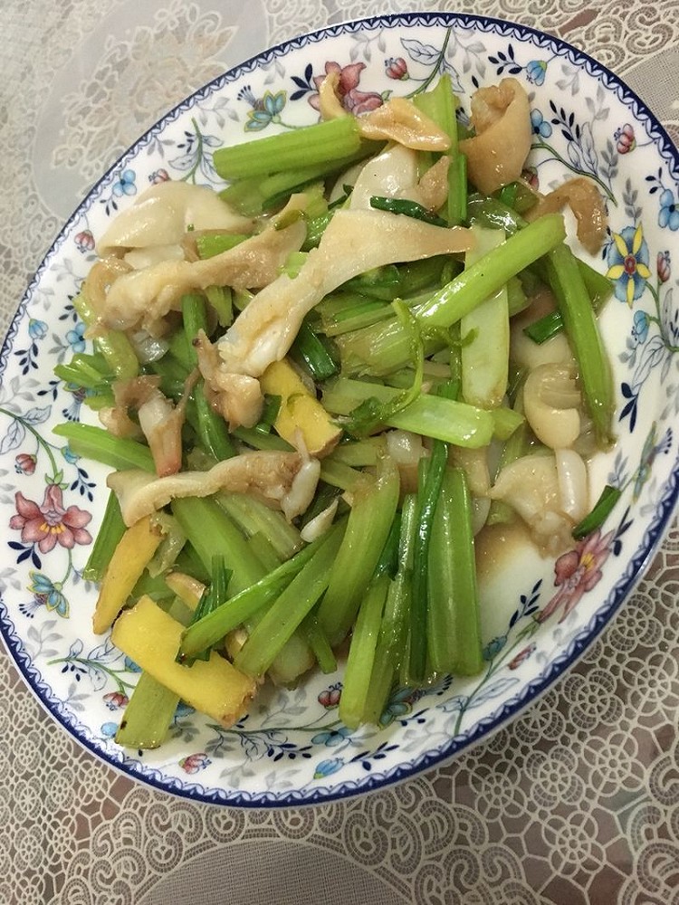 西芹炒鸟贝的做法