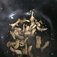 蘑菇炒油菜的做法图解3
