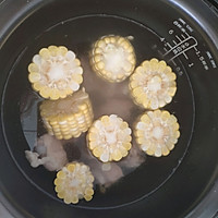 玉米排骨汤的做法图解4