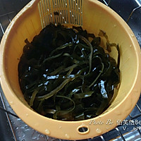 冬瓜海带玉米子排汤的做法图解2