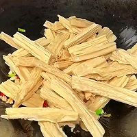 腐竹炒牛肉的做法图解4