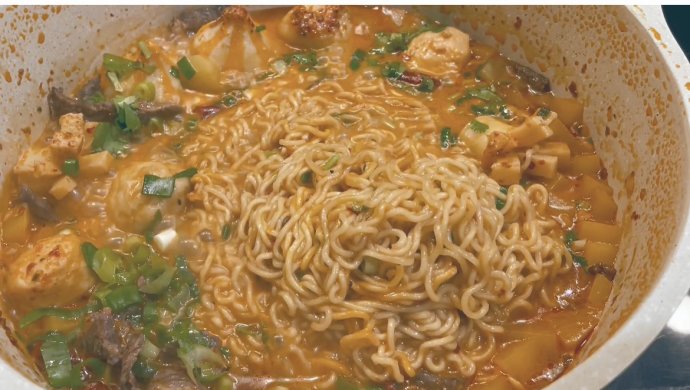香辣牛肉面～这样煮方便面超级好吃！