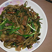 茶树菇炒腊肉的做法图解1