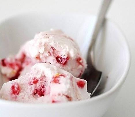 草莓红酒冰淇淋的做法