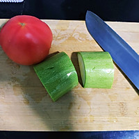 无油低脂:“绿肥红瘦”豆腐汤的做法图解1