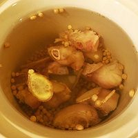 满满的胶原蛋白--黄豆猪蹄汤的做法图解4