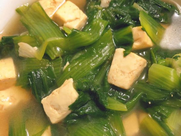 暖心降火的小白菜炖豆腐汤——豆腐香软滑嫩，小白菜清爽美味